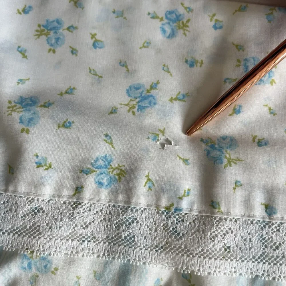 VTG 60-70s JC Penney Springmaid Blue White 2 Pillowcase Roses Lace Trim Percale